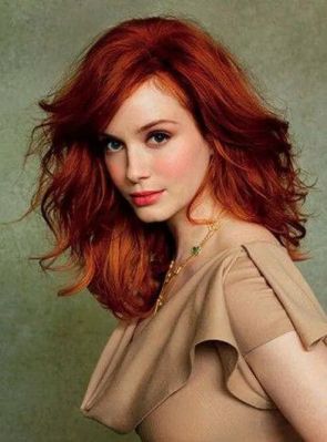 Glamouröse Promi-Style Echthaar Perücke – 14 Zoll, Lang, Wellig, Rot, Lace Front