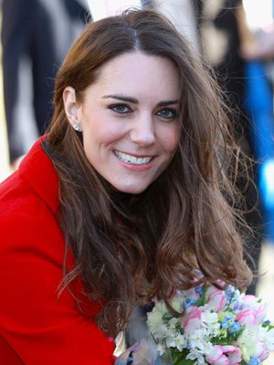 Modische Wellig Spitzefront Synthetik Perücke